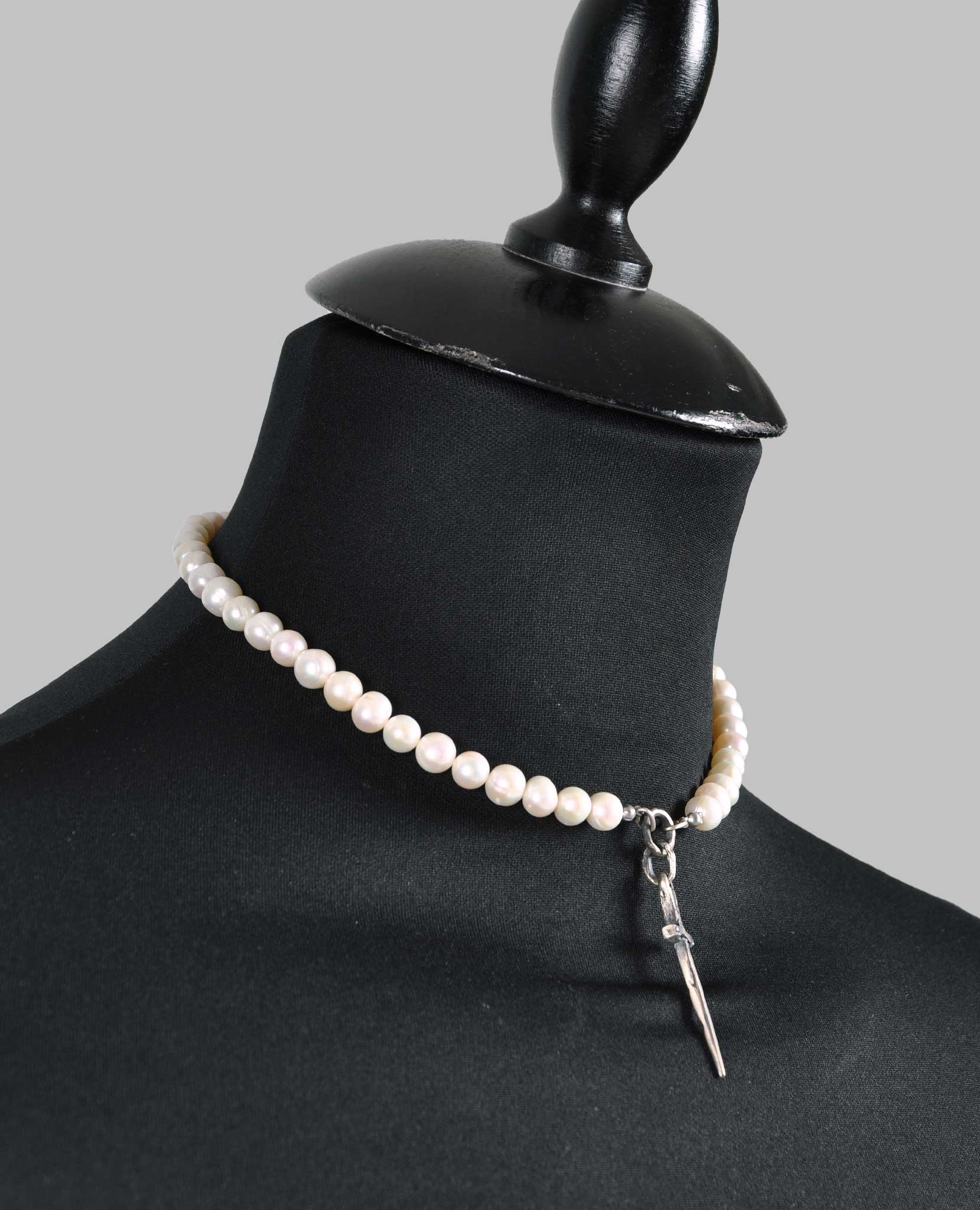 WHITE PEARL DAGGER CHOKER - Image 4