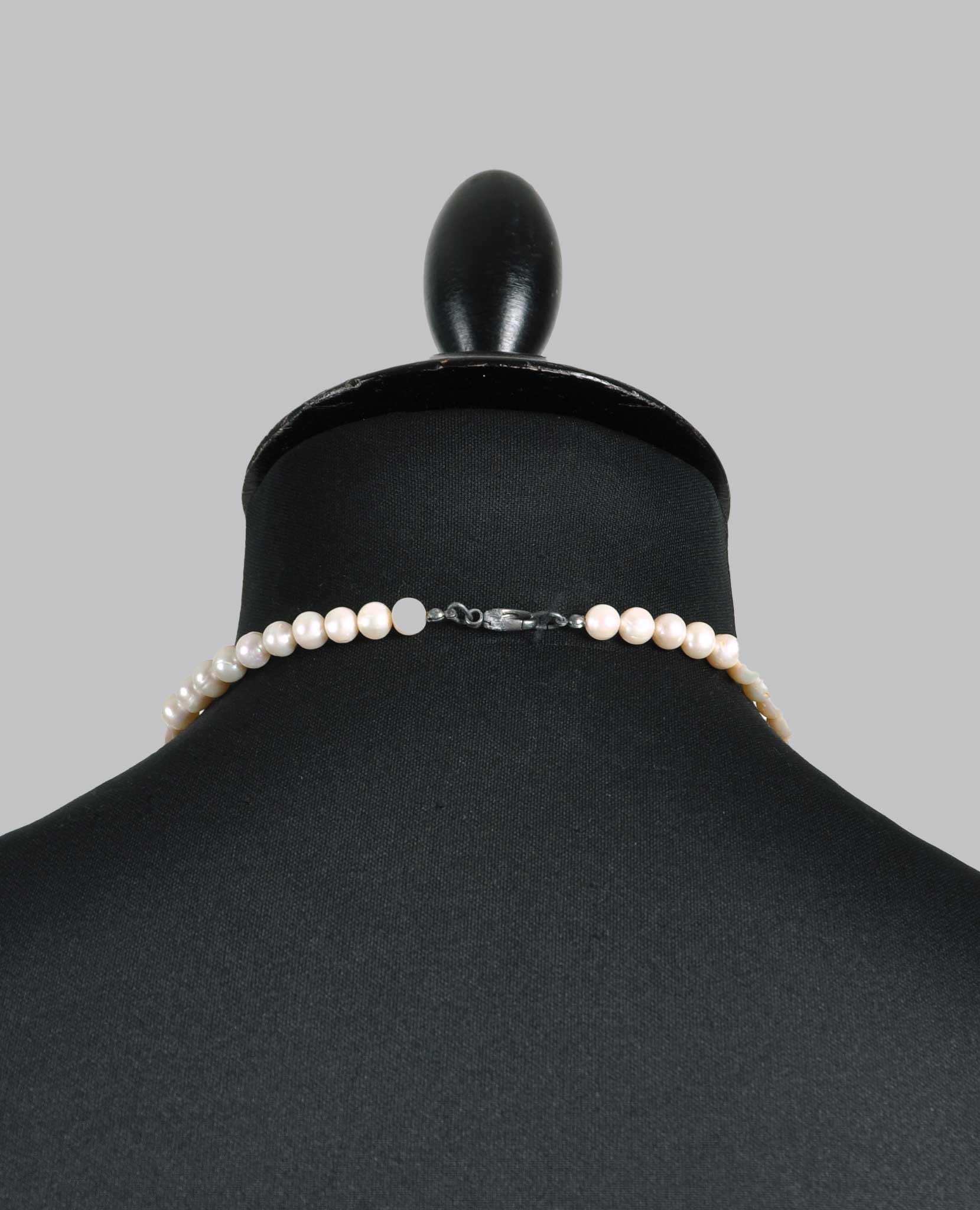 WHITE PEARL DAGGER CHOKER - Image 7