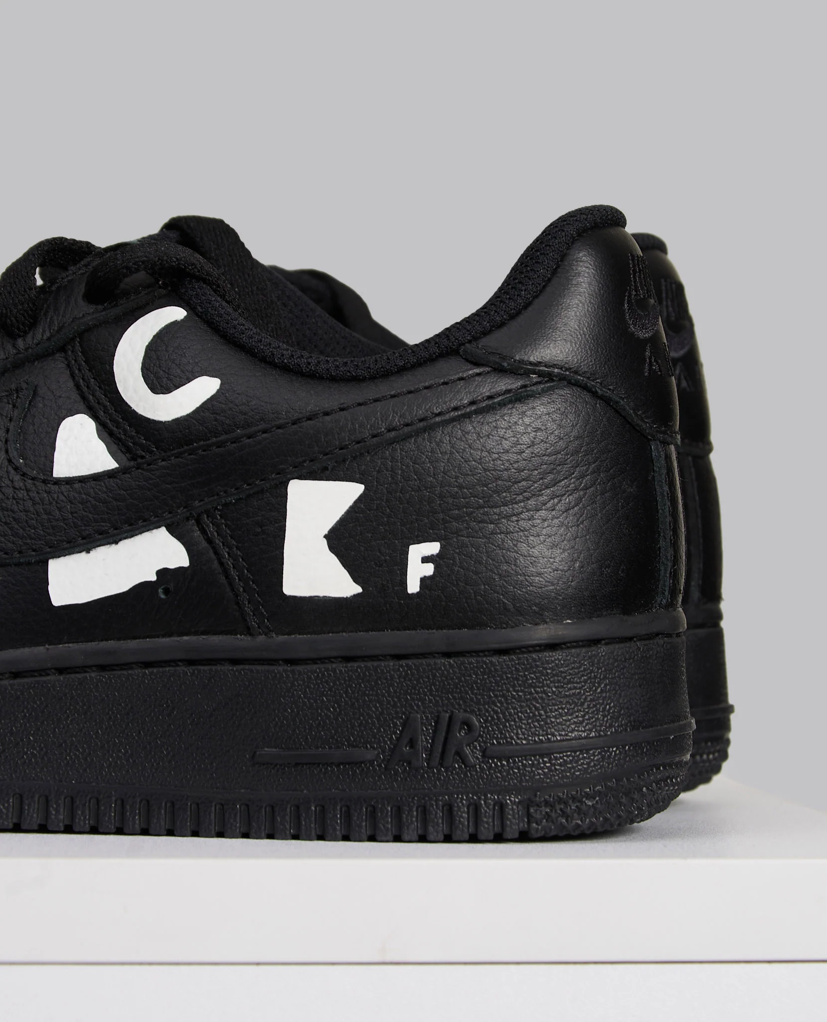 CDG BLACK X NIKE AIR FORCE 1 LOW RETRO - Image 6
