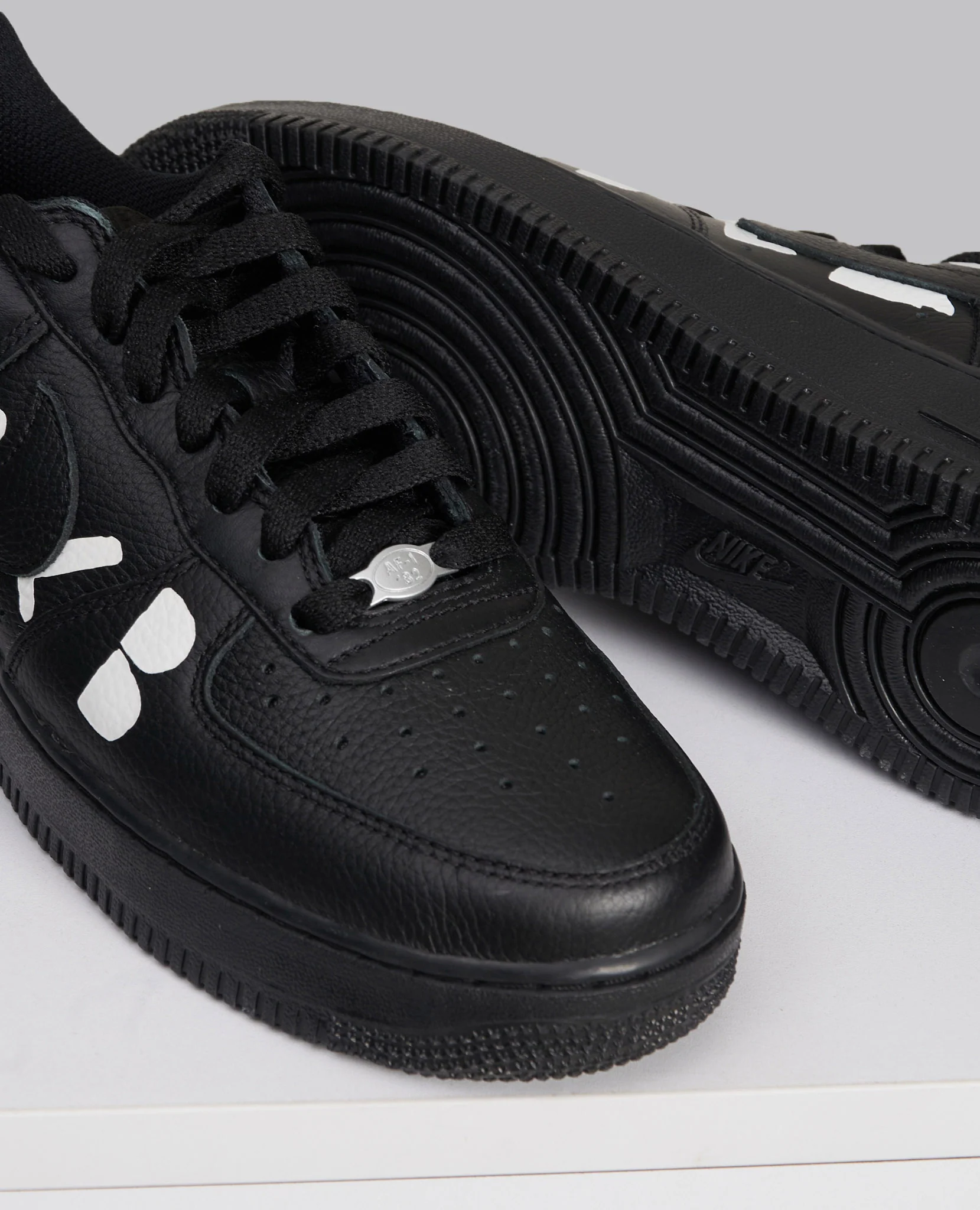 CDG BLACK X NIKE AIR FORCE 1 LOW RETRO - Image 7
