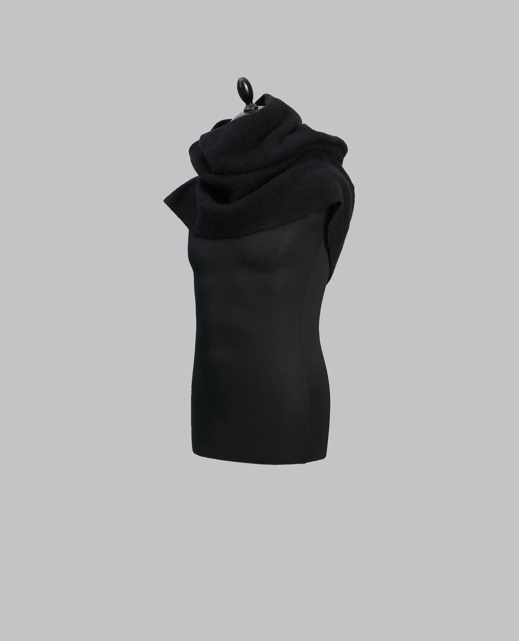 CONCORDIANS RUNWAY COWL - Image 4