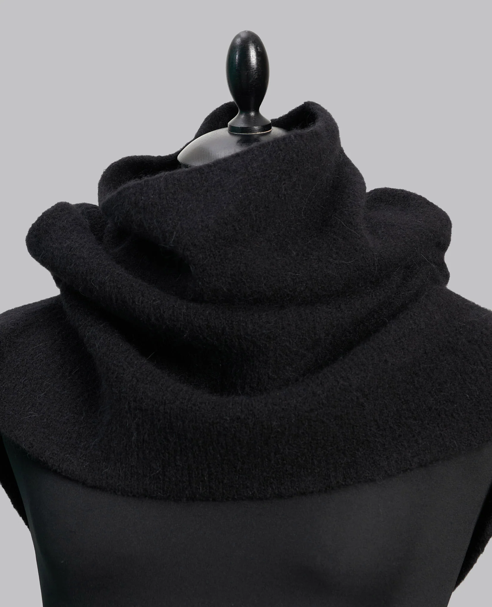CONCORDIANS RUNWAY COWL - Image 8